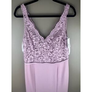 DAVID'S BRIDAL
lace and stretch crepe v-neck bridesmaid dress in Quartz sz 12